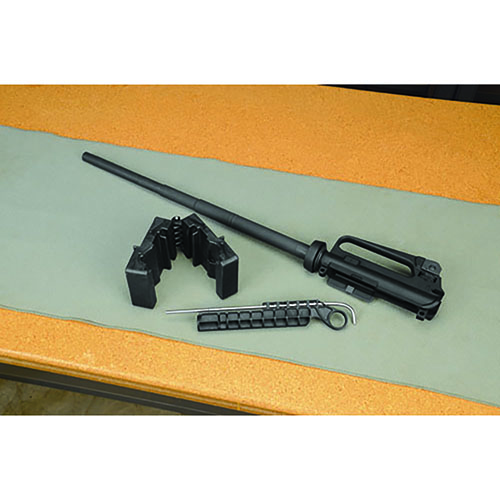 Wheeler Delta Series AR Armorers Kit gir deg alt du trenger for AR-15 vedlikehold, inkludert verktøy, børster og en tilpasset bærekasse for enkel transport.