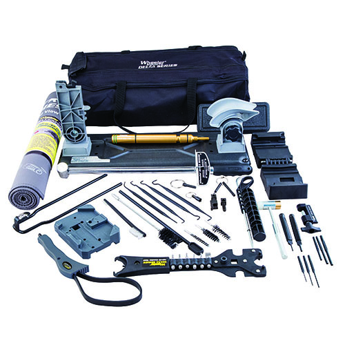 Wheeler Ultra Armorer's Kit gir deg alt du trenger for vedlikehold av AR-15, inkludert verktøy, børster og en tilpasset bærekasse for enkel transport.