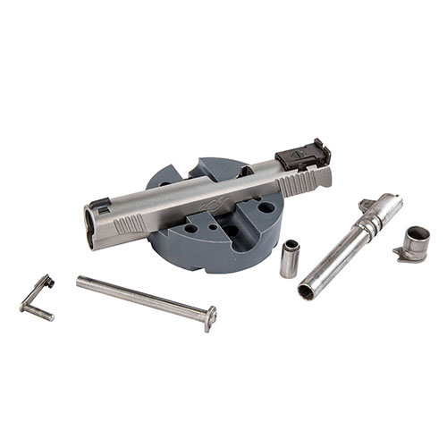 Wheeler Universal Bench Block er laget av non-marring urethane og er ideell for M1911-pistoler og andre våpen som 10/22, perfekt for trygg montering.