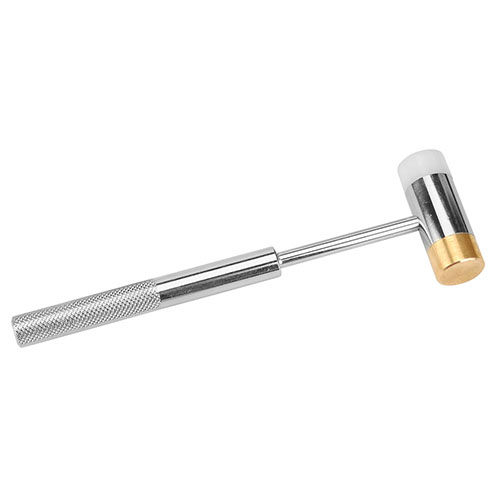 Wheeler Nylon / Brass Hammer er ideell for presisjonsarbeid; nylonflaten er skånsom mot overflater, mens messingflaten er perfekt for å drive pinner og stempler.