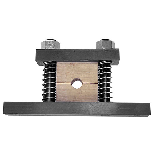 Wheeler Barrel Vise gir solid grep for å sikre løpet under fjerning, og inkluderer to forhåndsborede eikeblokker og en solid blokk for tilpasset boring.