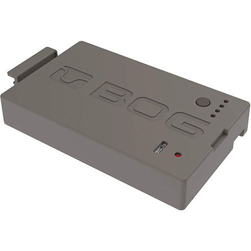 BOG Omnipotence Li-Ion Battery Pack er et oppladbart litium-ionbatteri som erstatter 6AA-batteri og forlenger levetiden til BOG-kameraer i over ett år.