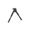 Caldwell AR Bipod Prone har et raskt festesystem for picatinny rail, justerbare ben for stabil høyde og gummiføtter for godt grep på alle overflater.