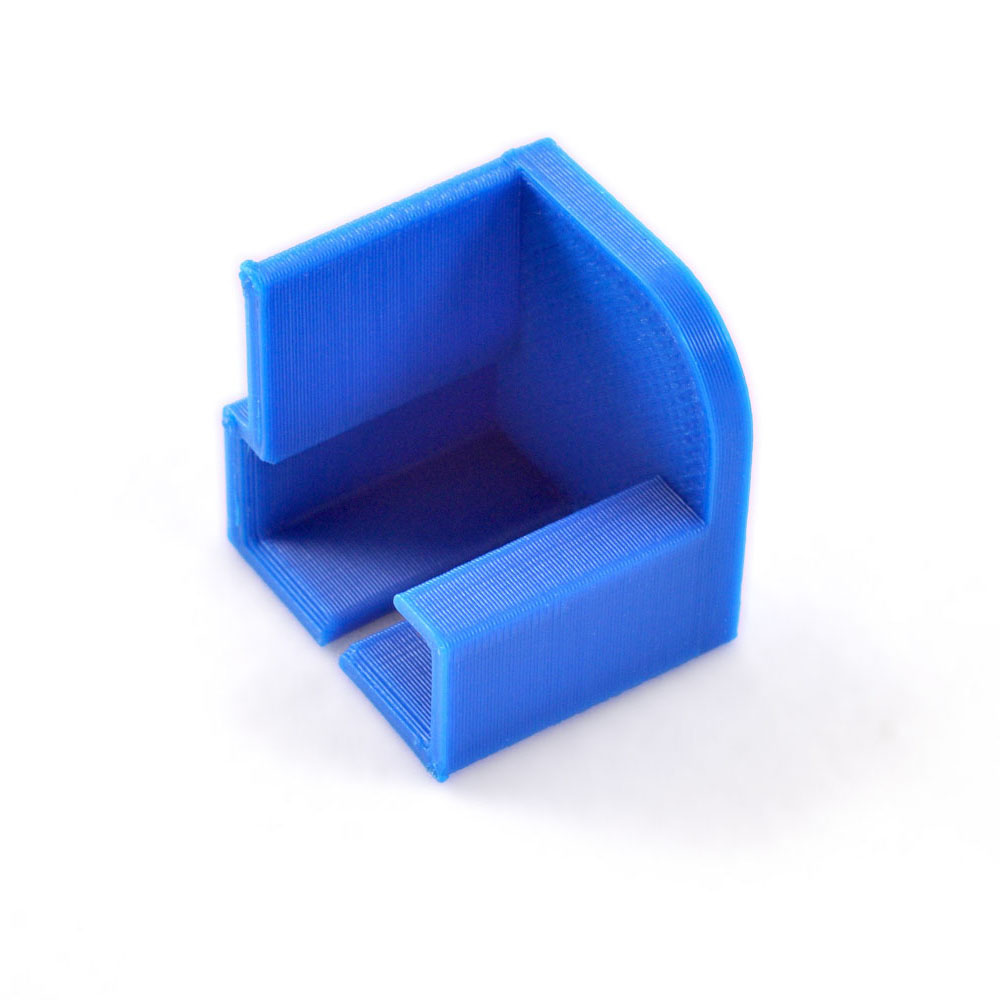 ARMANOV Stop Ramp for live primers chute gir en enkel oppgradering til Dillon 650. Passer perfekt til XL650 og er 3D-printet i høy kvalitet ABS plast.