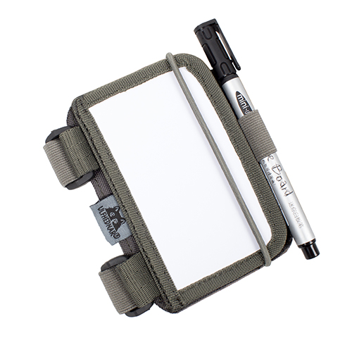 ULFHEDNAR Shooters Notepad gir skyttere enkel tilgang til viktig informasjon, med notater på utsiden og plass til ballistiske tabeller innvendig.