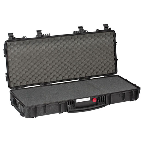 Red 9413 fra Explorer Cases tilbyr overlegen beskyttelse med vanntett design, korrosjonsfrie hengsler og tilpassbare oppbevaringsløsninger for våpen.