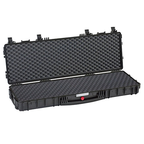 Explorer Cases Red 11413 gir uovertruffen beskyttelse med vanntett design, sikkerhetslås og tilpassbare inlegg for optimal oppbevaring av våpen.