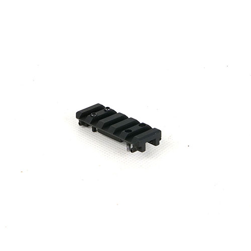 Rib-Mounted Picatinny Rail fra PRUSSIA PRECISION gir enkel installasjon på ventilerte hagler, lav profil, og passer de fleste kikkertsikter og tilbehør.