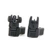 Offset AR-15 Flip-Up Sight Set gir presis sikting med verktøyløs justering av høyde og vind, perfekt for CQB og varierte taktiske situasjoner.
