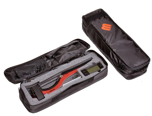 MagnetoSpeed Softcase gir optimal beskyttelse for V3 og Sporter chronographs med tilpassede skuminnsatser og praktiske rom for sikker og organisert oppbevaring.