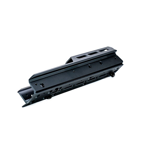 Den nye MDT XRS Enclosed Forend erstatter din fabrikkforende med full-lengde ARCA og ekstra M-LOK spor for bedre tilpasning og allsidighet.
