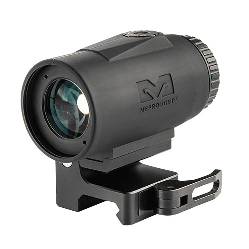 MEPRO MMX3 er en lett, robust 3x forstørrer med flip-mount som gir rask overgang mellom forstørret og uforsøkt sikte, uten behov for nullstilling.