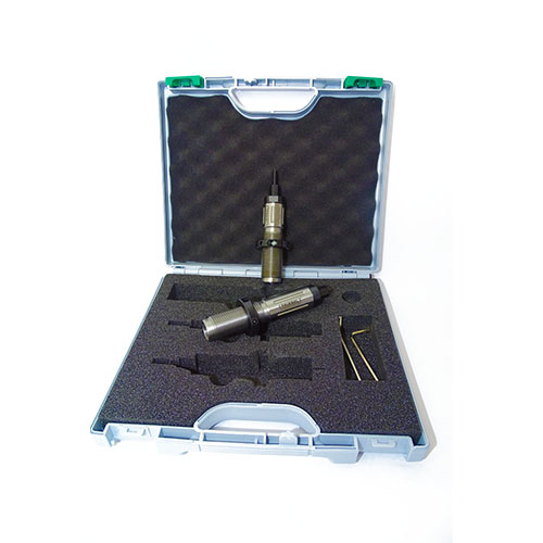 .308 Winchester Die Set fra TRIEBEL, inkludert full sizing die og seating die med crimp, levert i premium case. Kvalitet til en attraktiv pris.