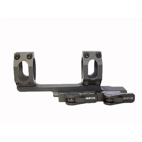 RECON Quick Detach Scope Mount gir en solid og pålitelig montering for AR-15, med QD Auto Lock System og optimal øyeavstand for presisjon.