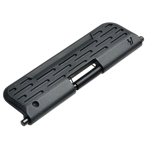 AR-15 Enhanced Ultimate Dust Cover er laget av høy-densitets polymer for økt holdbarhet og funksjonalitet, med justerbar detent-settskru for optimal ytelse.