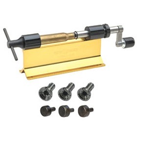 Classic Case Trimmer Kit fra Forster gir presis trimming av over 300 store kalibre, inkludert 3 piloter og 3 colletter for allsidig bruk.