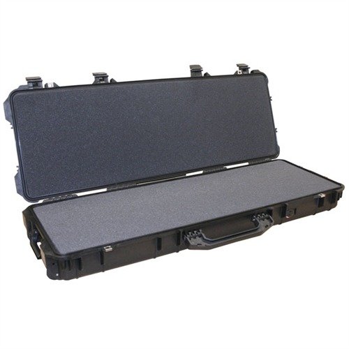 1720 PROTECTOR GUN CASE fra PELICAN beskytter geværet ditt mot støv, vann og støt med en robust, vanntett skall og høy tetthet skum for maksimal sikkerhet.