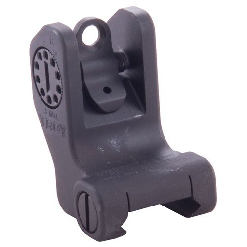 TROY INDUSTRIES AR-15 TACTICAL BATTLE REAR SIGHT gir rask tilgang uten forsinkelse, er robust, lettjusterbar og tar kun 1-1⁄8" plass på Picatinny-skinne.