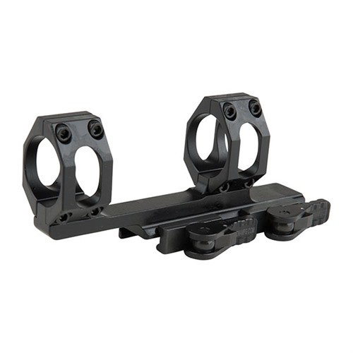 RECON Quick Detach Scope Mount gir solid feste for optikk på AR-15, med 2" cantilever for riktig øyeavstand og ADM's QD Auto Lock System for enkel montering.
