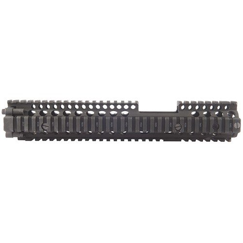 RIS II håndtaket fra Daniel Defense gir fri flyt for løpet, SOCOM-godkjent design, og mange monteringsmuligheter med MIL-STD 1913 Picatinny skinner.