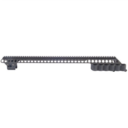 Mesa Tactical Sureshell Carrier og 20" Rail for Remington 870 holder 6 patroner og gir mulighet for montering av ulike optikker og tilbehør.