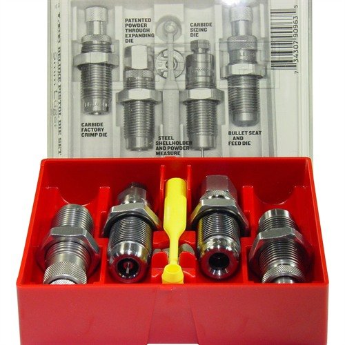 LEEs 4 DIE - DELUXE PISTOL DIE SET for 38 Special inkluderer carbide dies for presisjon og enkel oppsett, samt nyttige verktøy som shell holder og powder dipper.