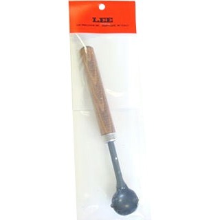 Lee Lead Ladle er ideell for kulestøping, med et praktisk design for å skumme og røre metall. Den har et håndtak av hardtre og en jernladle.