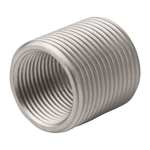 Denne shoulderless thread adapteren i rustfritt stål gir en strømlinjeformet montering av 5/8-24 munningsenheter på 1/2-28 gjengede løp.