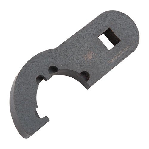 AR-15 Castle Nut Wrench fra Spikes Tactical er laget av kromoly-stål, har svart fosfatbehandling for slitestyrke og passer til standard AR-15 komponenter.