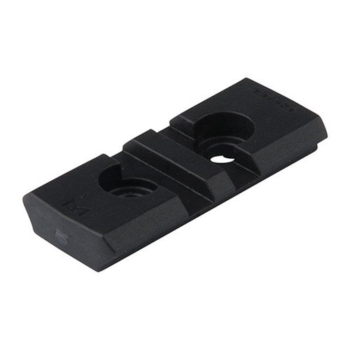 Magpul RVG M-LOK Adapter Rail er en polymer M-LOK tilbehørsrail som gir enkel montering av RVG til M-LOK håndtak, med lav profil og inkludert festemateriell.