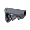 B5 SYSTEMS BRAVO COLLAPSIBLE MIL-SPEC STOCK for AR-15 tilbyr ergonomisk kinnvinkel, lettvektsdesign og forbedret komfort med anti-glid gummipute.