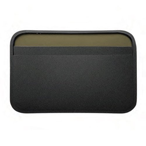 Magpul DAKA Essential Wallet er en slitesterk, slank lommebok laget av polymer-infusert tekstil, med plass til 3-7 kort og anti-glipp tekstur for enkel tilgang.