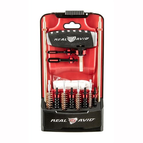 Real Avid Gun Boss Pro Handgun Cleaning Kit rengjør nesten alle håndvåpen med 12,5-tommers rengjøringsstang, 4 børster og 25 rengjøringslapper.