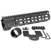 Midwest Industries Combat M-LOK håndbeskytter for AR-15 gir en lettvekts, fri-floated design med M-LOK festepunkter og en kontinuerlig Picatinny skinne.