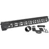 Midwest Industries Combat M-LOK håndguard for AR-15 tilbyr en lett aluminiumsdesign med 7 M-LOK festepunkter og en kontinuerlig Picatinny-skinne.
