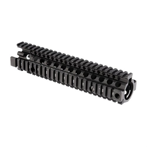 AR-15 RIS II håndbeskytter gir fri flyt av løpet, mulighet for M203 montering, og mange tilbehørsalternativer med full lengde Picatinny rails.
