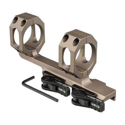 RECON Quick Detach Scope Mount gir solid feste for optikk på AR-15, med cantilever for riktig øyeavstand og ADM's QD Auto Lock System for enkel montering.