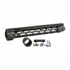 Midwest Industries AR .308 Combat Rail Handguard gir ekstra allsidighet og holdbarhet, laget av 6061 aluminium med M-LOK og anti-rotasjonsfunksjoner.