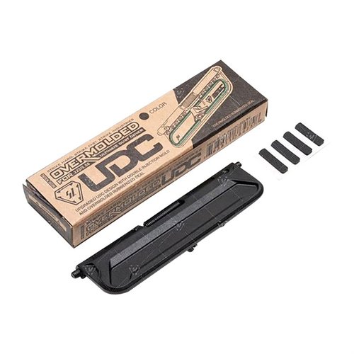 Strike Industries AR Overmolded Ultimate Dust Cover for .223/5.56 gir en perfekt tetning mot smuss og vann, er rask å installere, og er nesten helt lydløs.