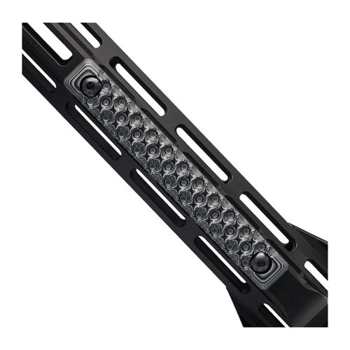 VZ Hydra Rail Panels gir en bølgete tekstur som forbedrer grep og kontroll. Passer perfekt med 3 M-LOK spor, med dimensjoner på 15,35mm bredde og 120mm lengde.