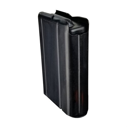 5-skudds magasin for U.S. M1 Carbine .30 Carbine rifler, laget av varmebehandlet karbonstål med svart oksidfinish og injeksjonsstøpt følger.