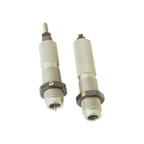 FULL LENGTH DIE SETS fra RCBS gir presis full lengde sizing og bullet seating for .300 AAC BLACKOUT, perfekt for nybegynnere og erfarne skyttere.