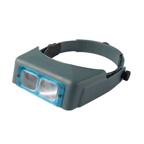 OPTIVISOR med 3,5X forstørrelse har justerbar hodebånd, lett design, ekte lær for komfort, og passer over vanlige briller for enkel bruk.