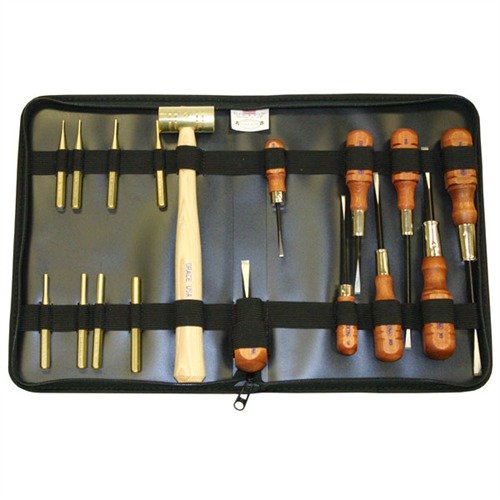 GUN CARE TOOL SET fra GRACE USA er en praktisk 17-delt verktøysett i en polstret vinylveske, perfekt for raske reparasjoner både på banen og hjemme.