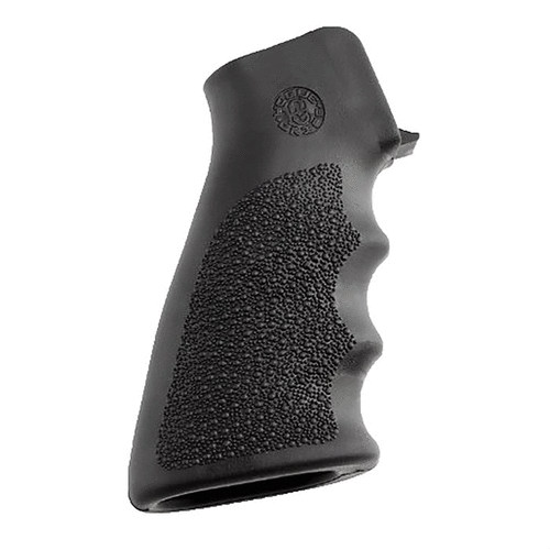 HOGUE AR-15 Pistol Grip gir en non-slip overflate, øker komforten med sitt ortopediske design og holdbare fiberglasskjerne for bedre kontroll og mindre støt.