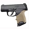 HOGUE HandALL Beavertail Grip Sleeve gir perfekt passform for polymerpistoler, med behagelig grep, beskyttelse mot rekyl og slitesterk Cobblestone™ tekstur.