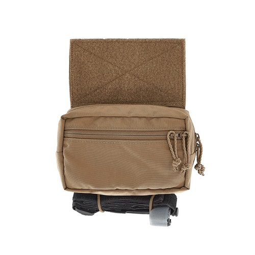 SACK POUCH MK3 er en allsidig taktisk pouch med halv glidelås, elastiske løkker og myk loop Velcro, perfekt for rask tilgang til utstyr i trange områder.