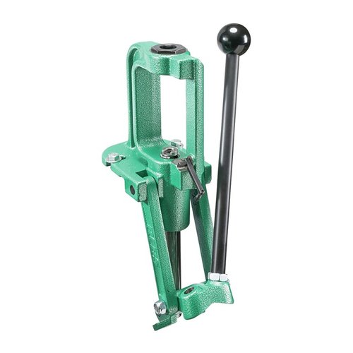Rock Chucker Supreme gir enkel betjening, stor 4.25" lastingsvindu, og robust støpejernskonstruksjon for effektiv hylseforming og presisjon.
