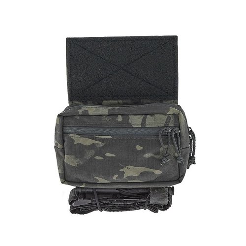 SACK POUCH MK3 er en allsidig taktisk pouch med halv glidelås, justerbare elastiske løkker, og myk Velcro, perfekt for rask tilgang til utstyr.
