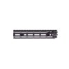Daniel Defense RIS III Rail gir økt nøyaktighet med sitt frie løp, lett aluminiumsdesign og 7 M-LOK festepunkter for tilbehør.